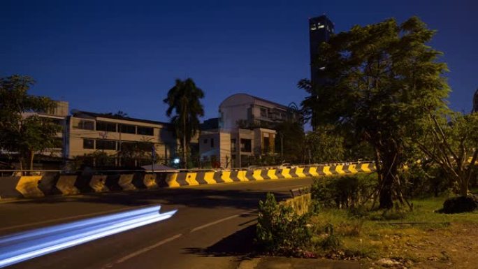 夜灯曼谷城市交通街路口侧公园全景4k延时泰国