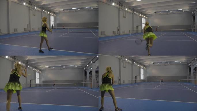 现场摄像机跟随两个自信的女人的大型网球比赛。专业女运动员在室内球场的健身房训练。苗条的白人女性在玩竞