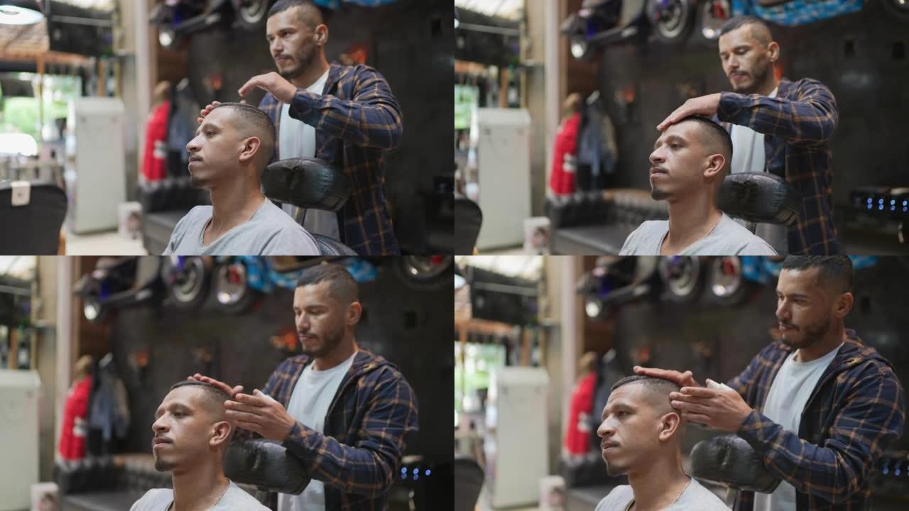 理发师在理发店传递一名男子的头发药膏