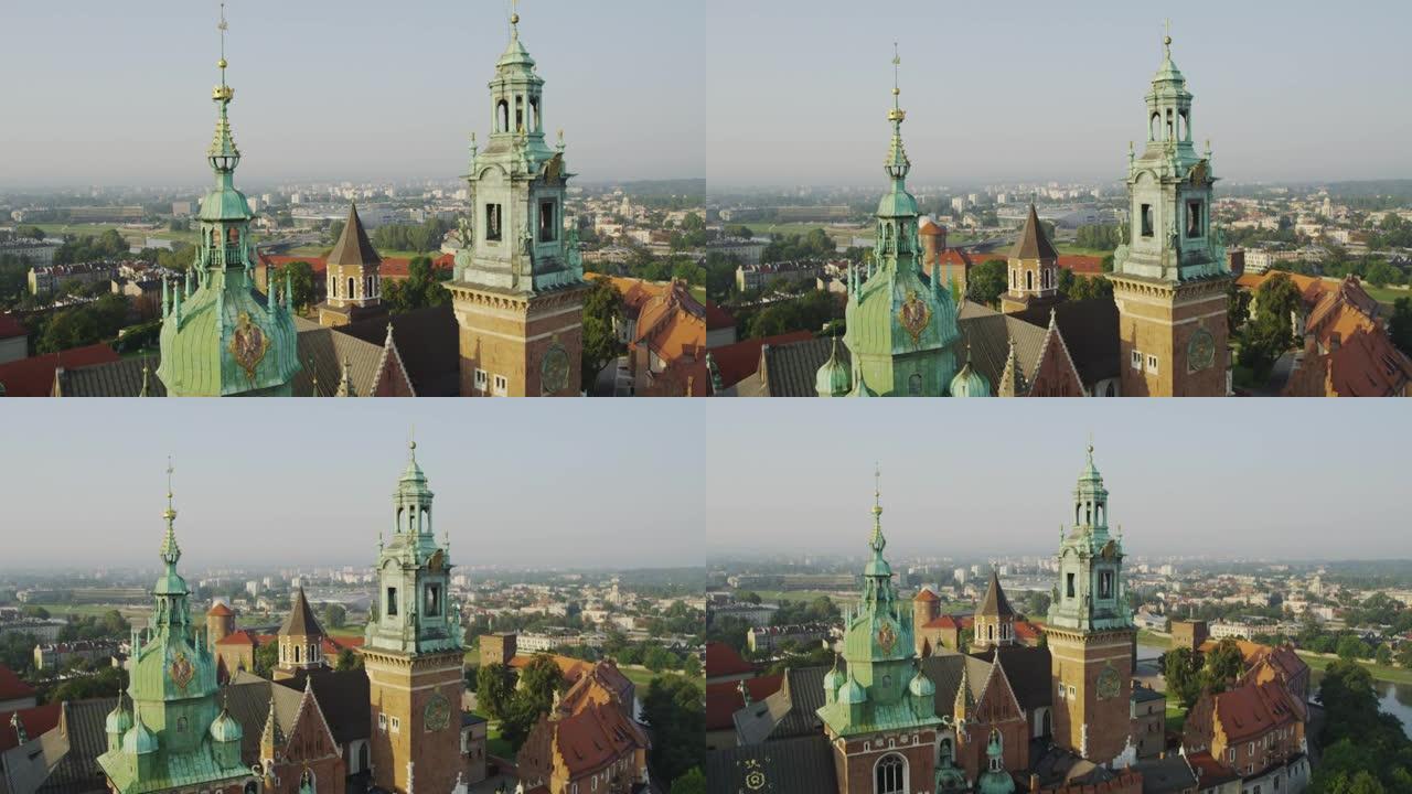 克拉科夫中心的鸟瞰图，历史建筑，教堂和维斯瓦河