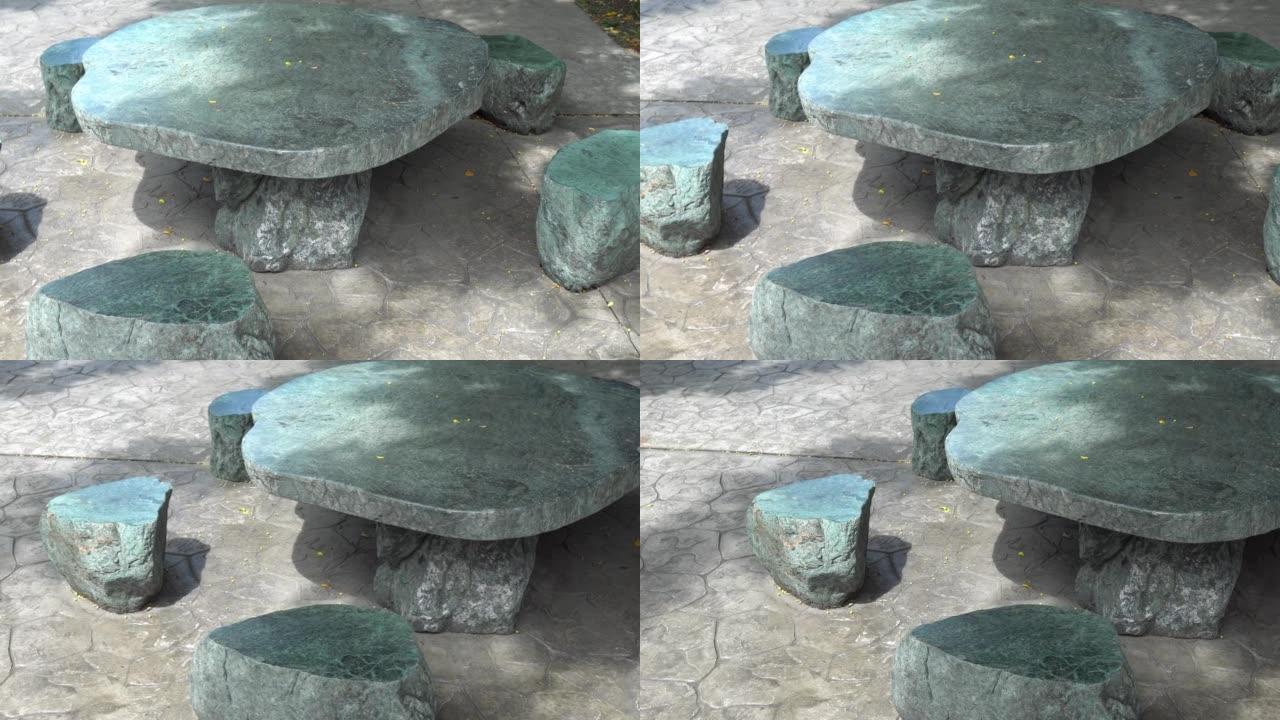 公园里的石头桌椅。从右向左倾斜。