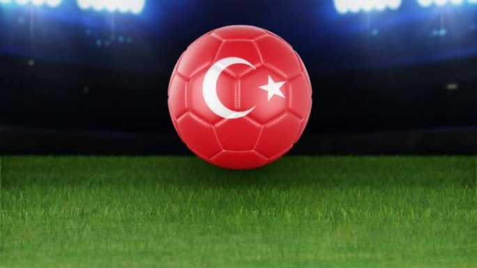 土耳其国旗足球，带灯跳入体育场。足球场和球，4k分辨率，循环-股票视频