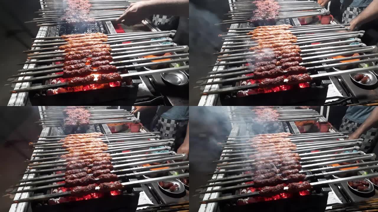 煤炉上羊肉Seekh Kabab的特写录像。用煤烤Seekh Kabab。Sheekh Kabab正