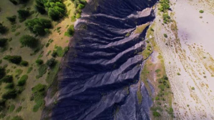 从空中看法国阿尔卑斯山的地质现象
