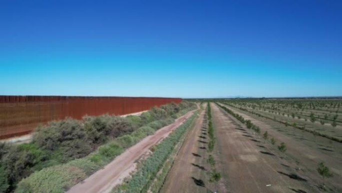 墨西哥-美国边境的隔离墙，靠近埃尔帕索县Tornillo