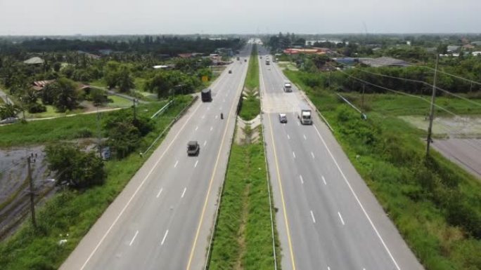 高速公路上交通的鸟瞰图