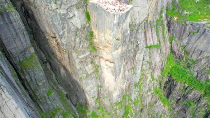 Preikestolen讲坛岩石惊人可怕的空中俯视镜头海湾峡湾Lysefjord空中HDR