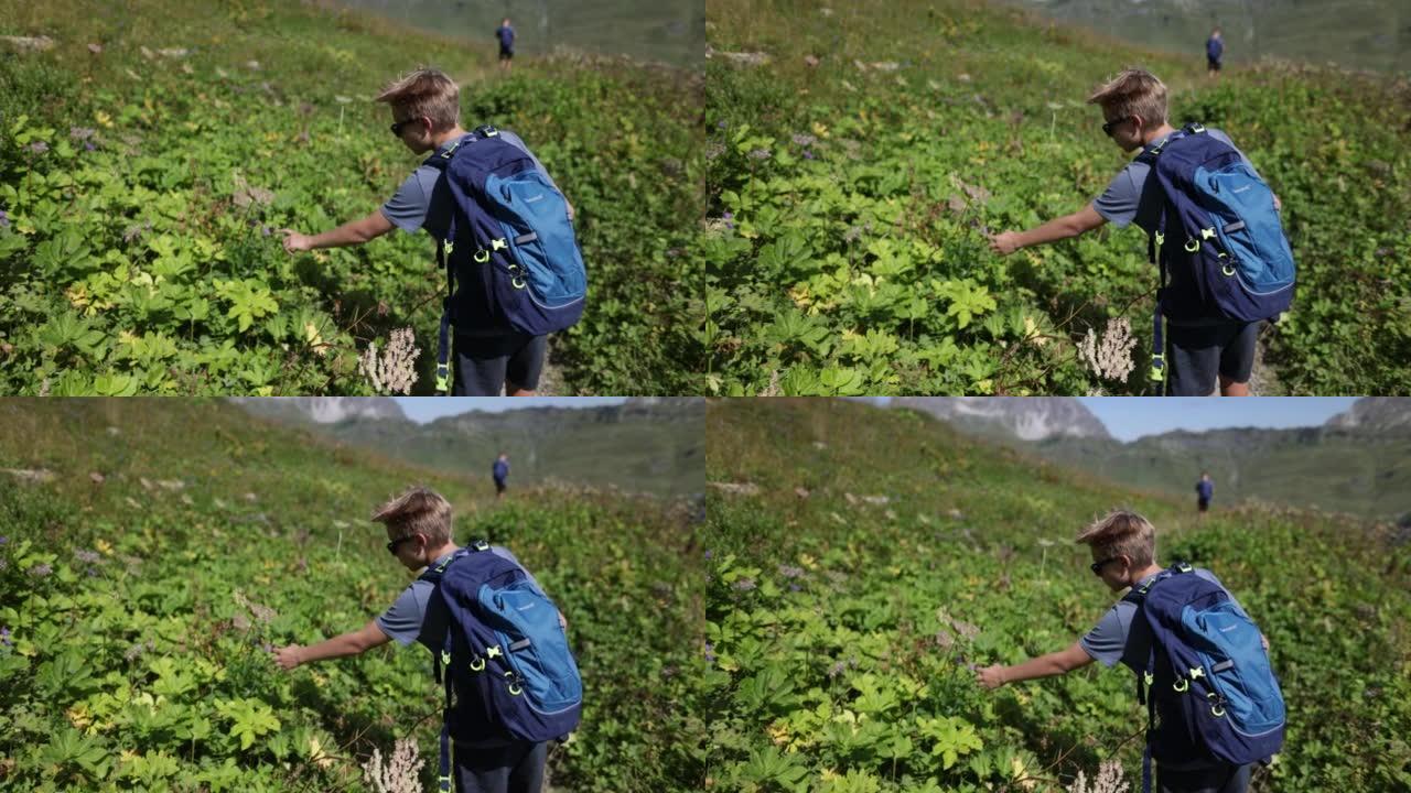 青少年在奥地利的高山徒步旅行 (阿尔卑斯山，福拉尔贝格州)