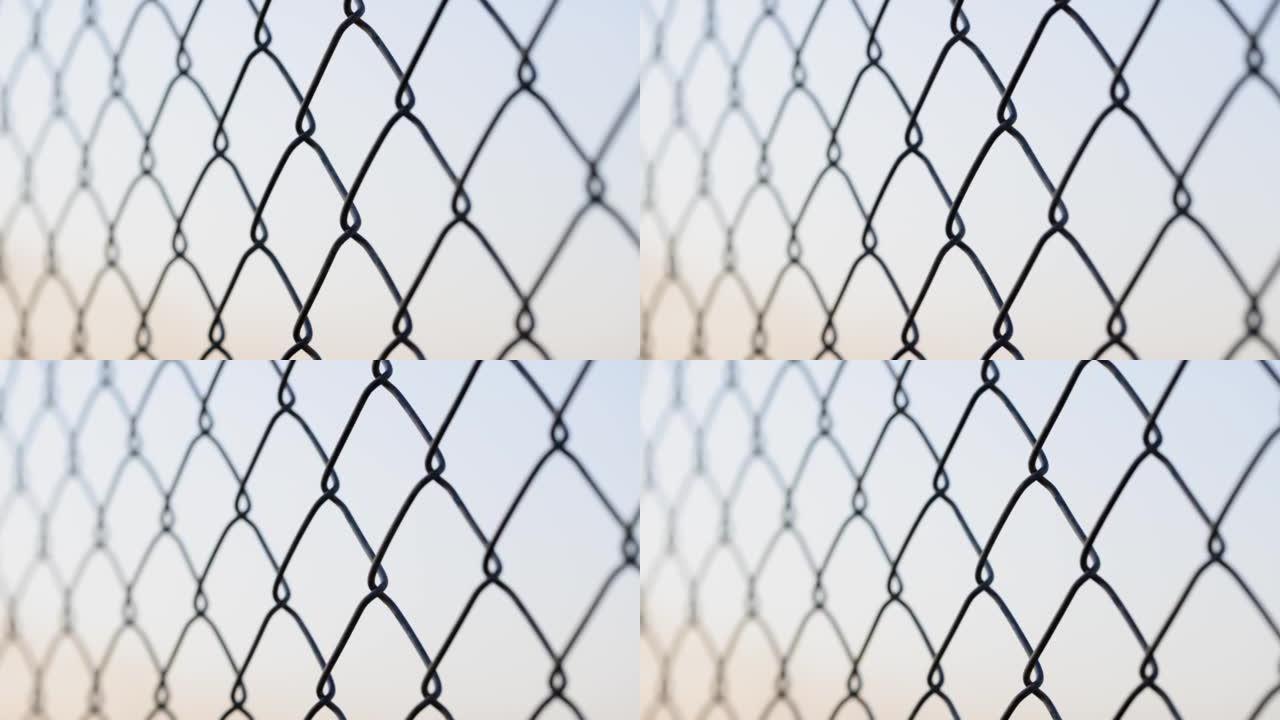 栅栏格子对天空的偶数线和正方形的特写