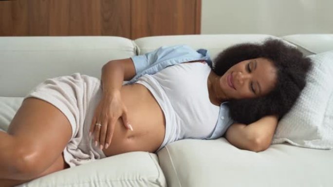 享受怀孕的孕妇家庭生活触摸生活平衡