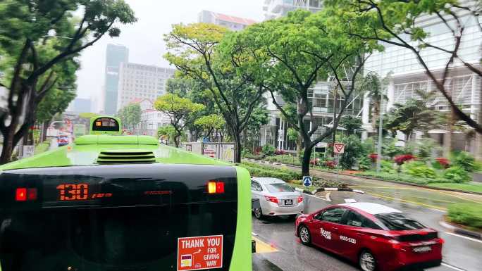 暴雨前夕的路况