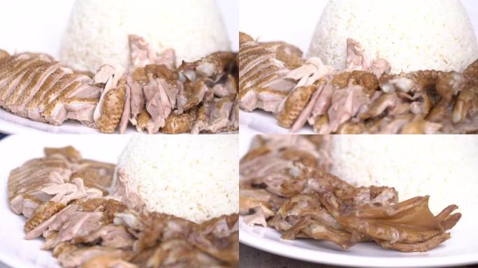 将锅炖鸭与米饭一起食用，准备锅炖鸭