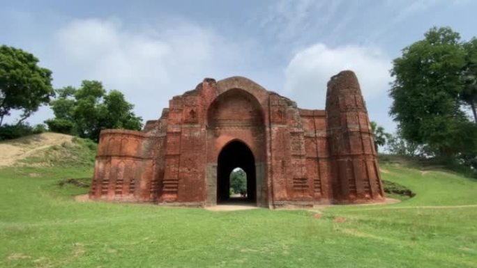 古达卡希尔达瓦扎伊斯兰建筑的考古遗址，位于孟加拉苏丹国古都古尔。