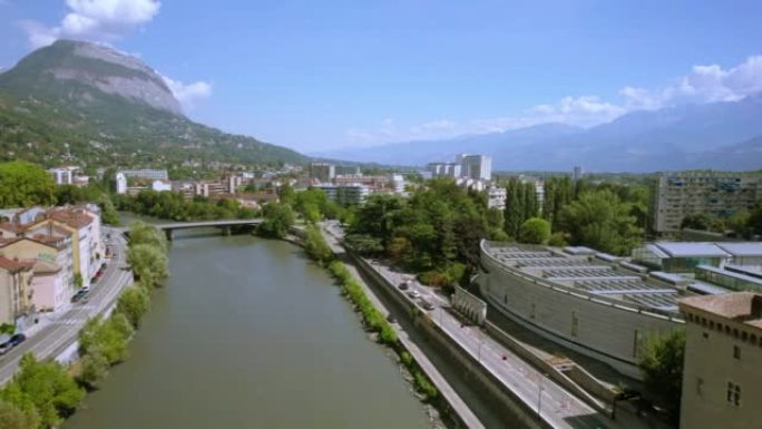 伊泽尔河的无人机航拍画面贯穿法国格勒诺布尔市。