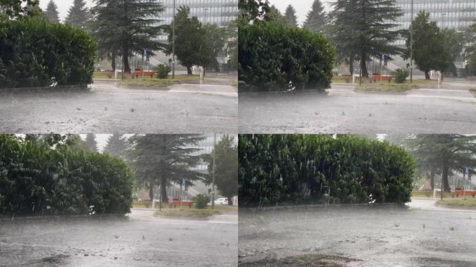 Strong winds and heavy rain in the city