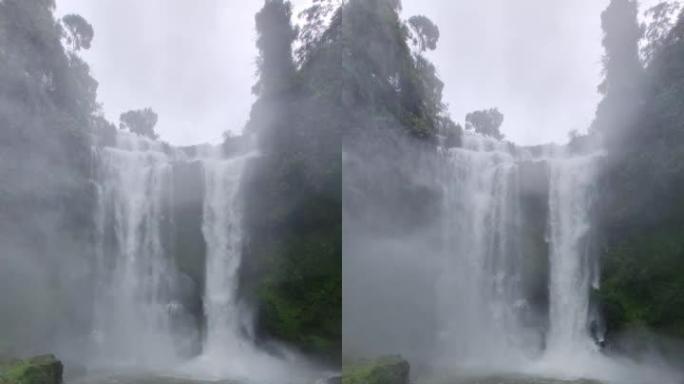 垂直瀑布实拍特写旅游