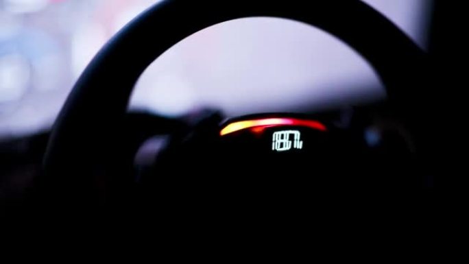 Sim赛车方向盘速度和换挡灯的特写