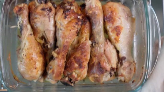 烤炉烤的金鸡腿，脆皮炸鸡，鸡肉烹饪，特写