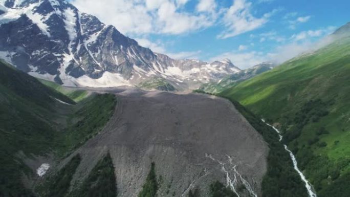 北高加索切get山的天线。埃尔布鲁斯地区东古兹·奥伦-切格特-卡拉巴希风景如画的白雪皑皑的山峰。令人