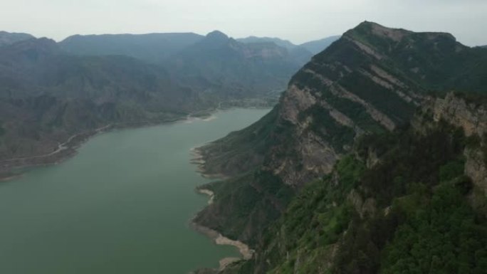 达吉斯坦风景秀丽的伊尔加奈水库鸟瞰图