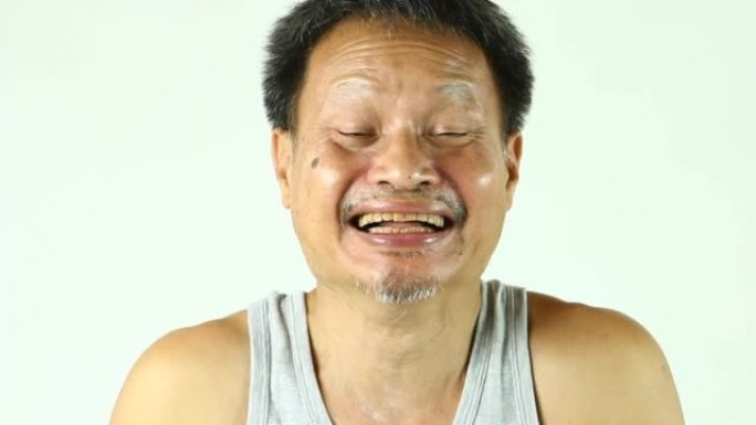 泰国男子以白色背景笑