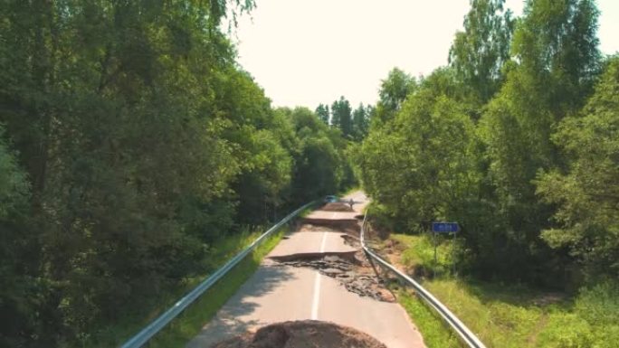 暴雨洪水过后路桥冲刷冲毁