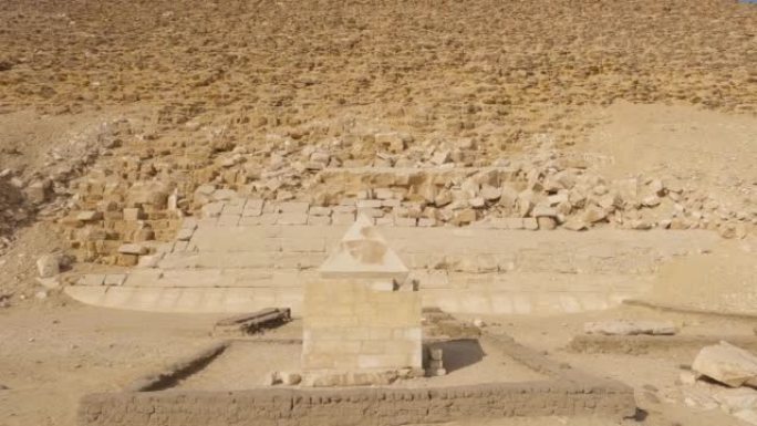 从埃及达舒尔的弯曲金字塔底部缓慢平移