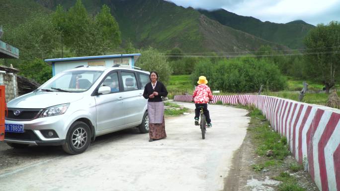 农村小孩 藏族小孩农村小朋友童年童年玩耍