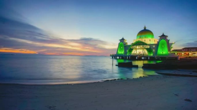 4K马六甲海峡清真寺日出时的时间流逝。