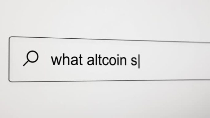 搜索 “我应该买什么altcoin？” 在PC屏幕上的Internet搜索引擎Web浏览器中。4k分