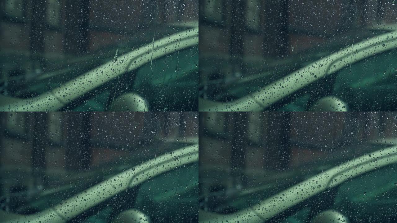 暴雨中雨滴落在汽车挡风玻璃上的运动