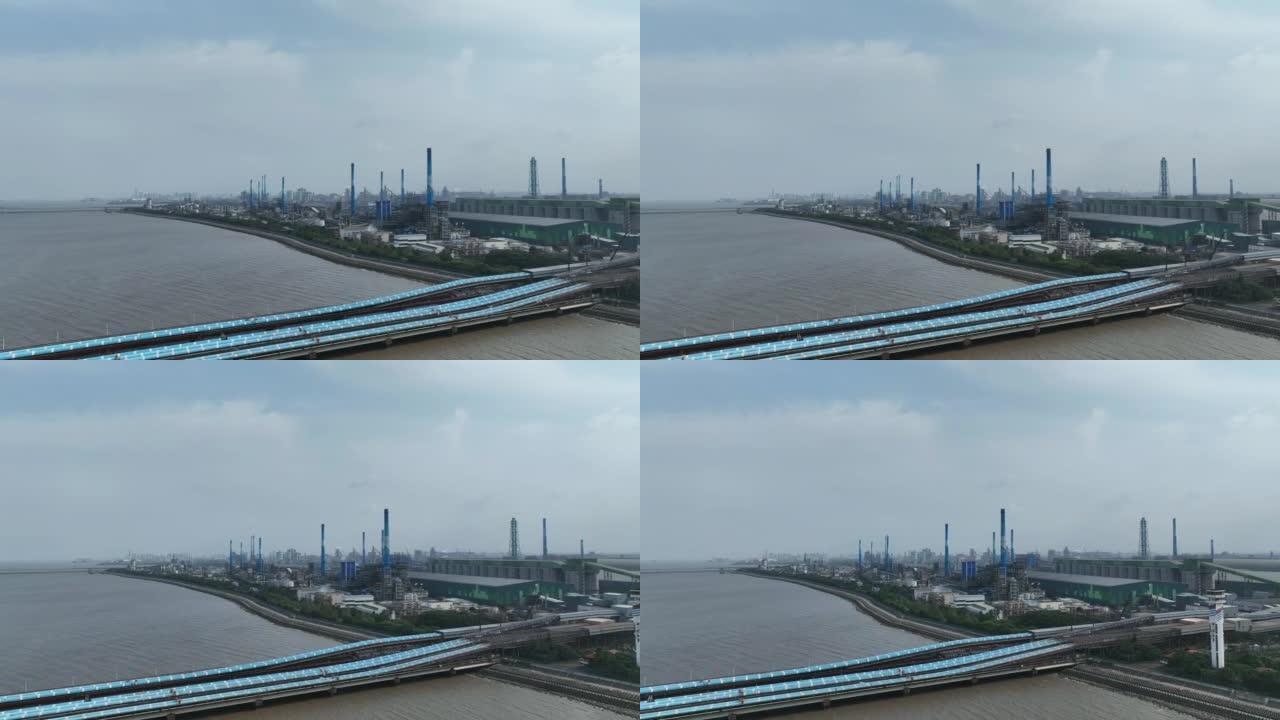 连接码头和仓库的输煤管道的实时/鸟瞰图