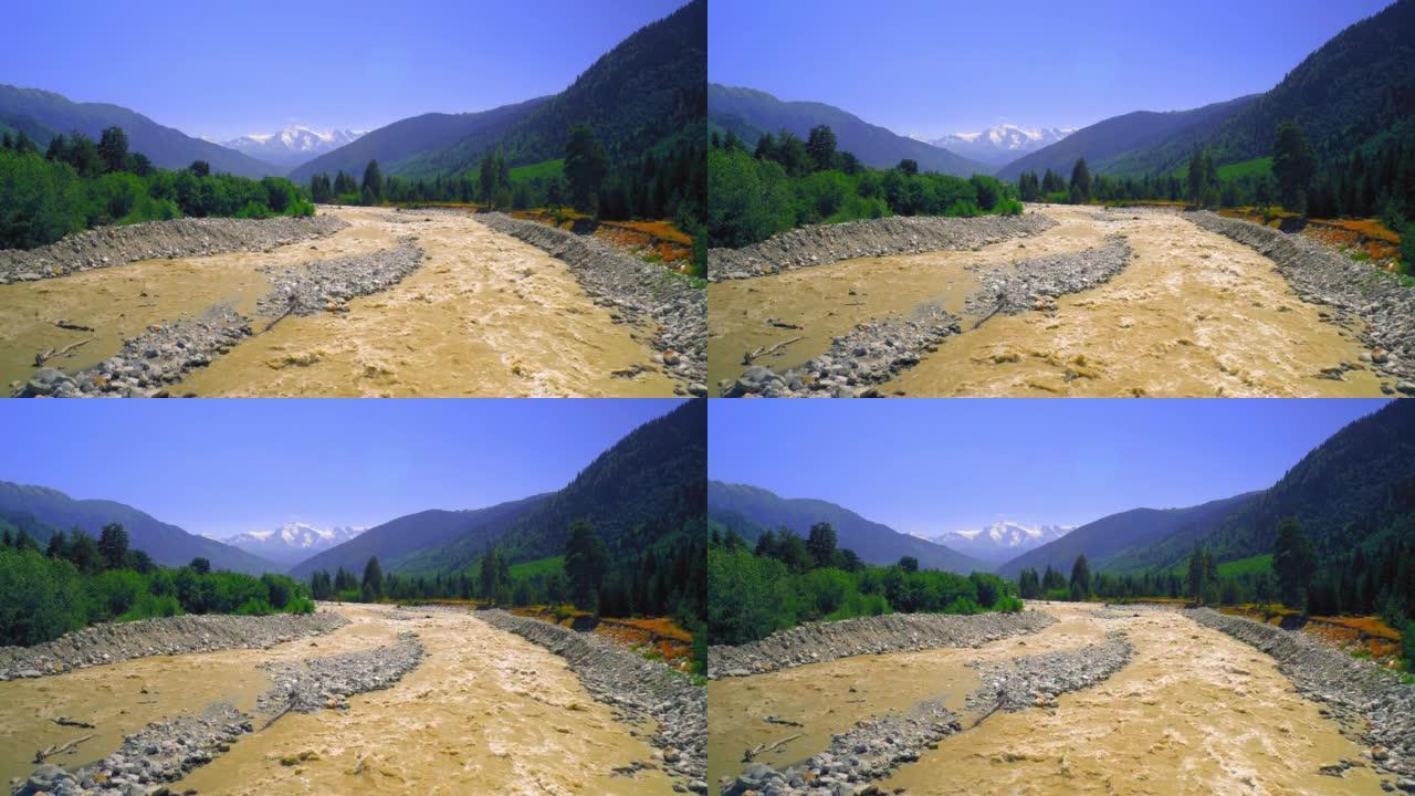 河流穿过落基山脉的风景图片