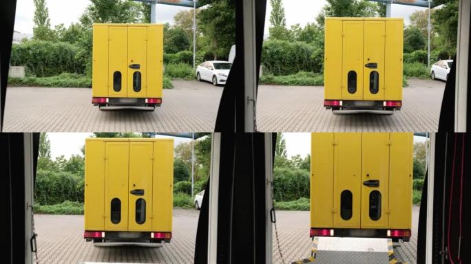 一辆黄色的送货车倒车并停放在卡车上装载包裹