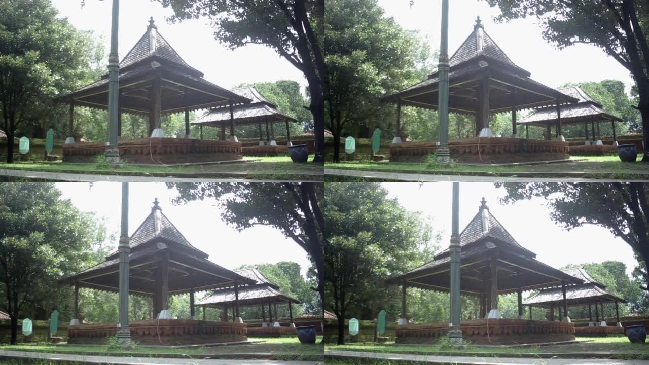 印度尼西亚西爪哇岛的Keraton Kasepuhan Cirebon古老宫殿内庭的木亭建筑。离开跟