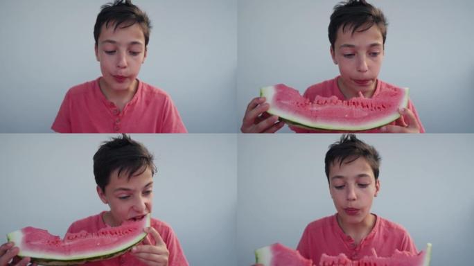 高加索男孩在家吃西瓜