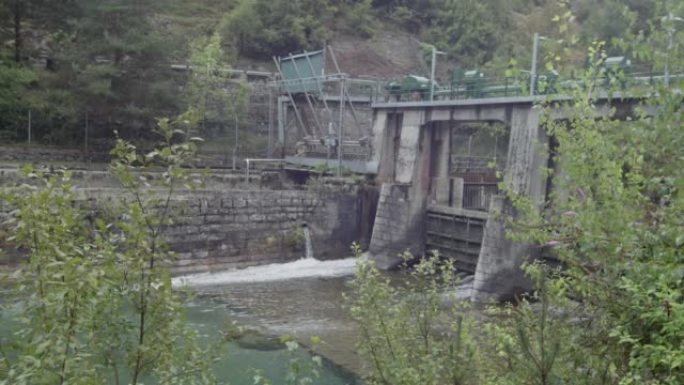 水力发电厂，水力发电站有流动水的河坝，水的力量，可再生能源。