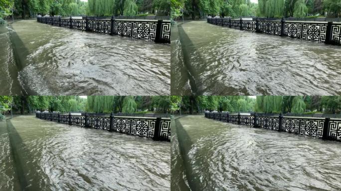 俄罗斯克里米亚辛菲罗波尔的萨尔吉尔河堤防泛滥。由于辛菲罗波尔水库的暴雨和水位上升，水排入萨尔吉尔河。