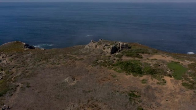 Pessegueiro岛(葡萄牙语:Ilha do Pessegueiro)的航拍照片，字面意思是桃