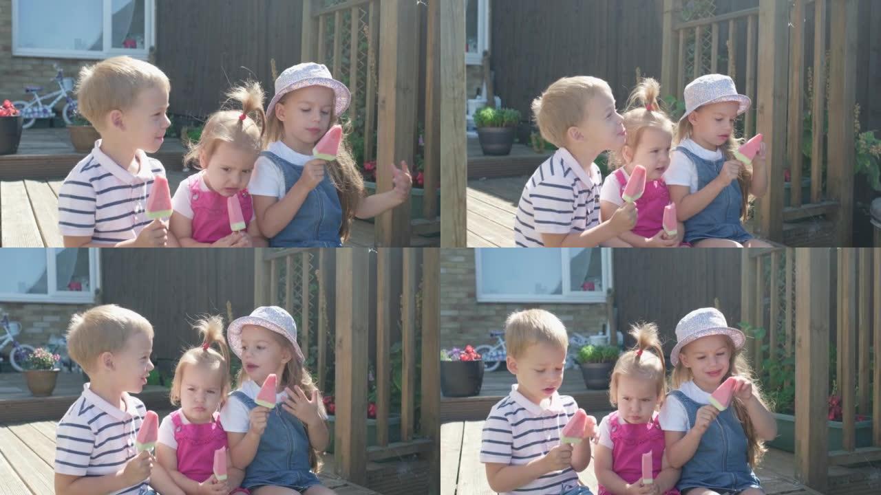 三个可爱的小孩享受美味的冰淇淋蛋卷。吃西瓜冰棒的孩子。儿童兄弟姐妹在家庭花园零食糖果。暑假炎热天气晴