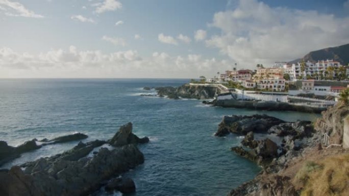 特内里费岛、加那利岛、圣地亚哥港、普拉亚拉竞技场。大西洋黑沙滩景观