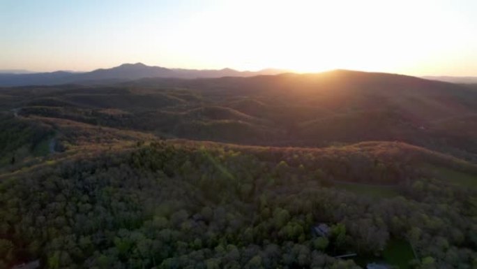 布恩北卡罗来纳州附近阿巴拉契亚山脉的日落