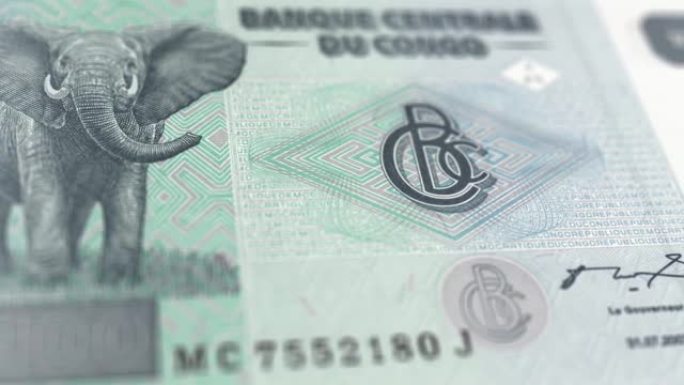 民主刚果法郎的钞票观察和储备侧的特写跟踪多莉拍摄的民主刚果法郎钞票4k分辨率的股票视频