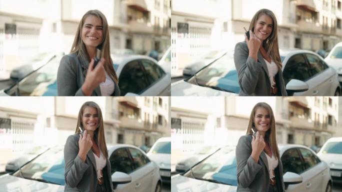 年轻女子微笑着自信地在街上拿着新车的钥匙