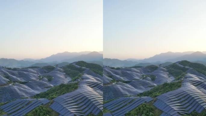 山顶太阳能发电厂的鸟瞰图与植物和谐共存