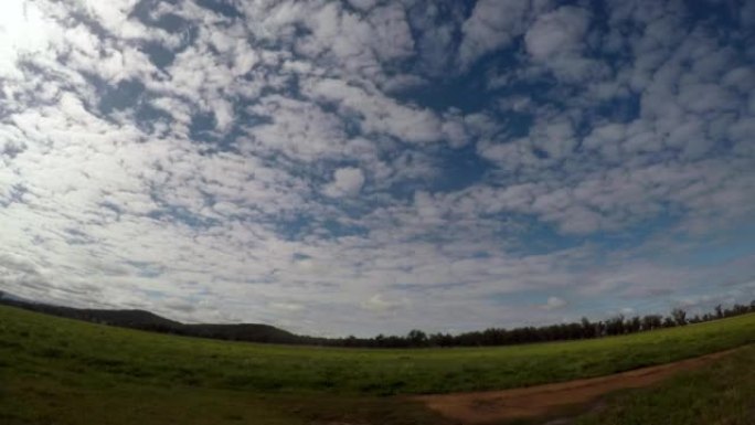 澳大利亚农村牧场的云时间流逝