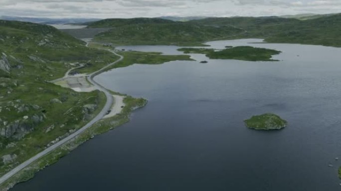 穿越挪威高地的公路风景鸟瞰图