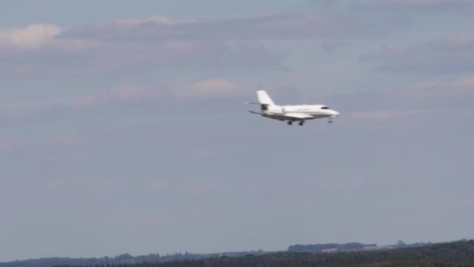一架私人飞机即将降落4k 30fps视频