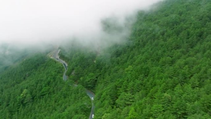 台湾云雾与南部跨岛公路的鸟瞰图。