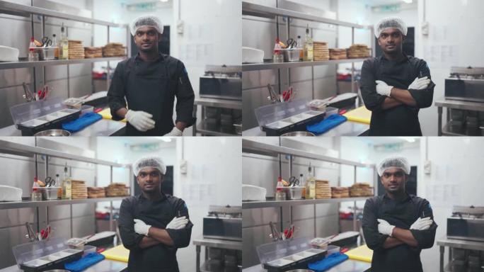 亚洲印度厨房男船员助手双臂交叉看着相机微笑
